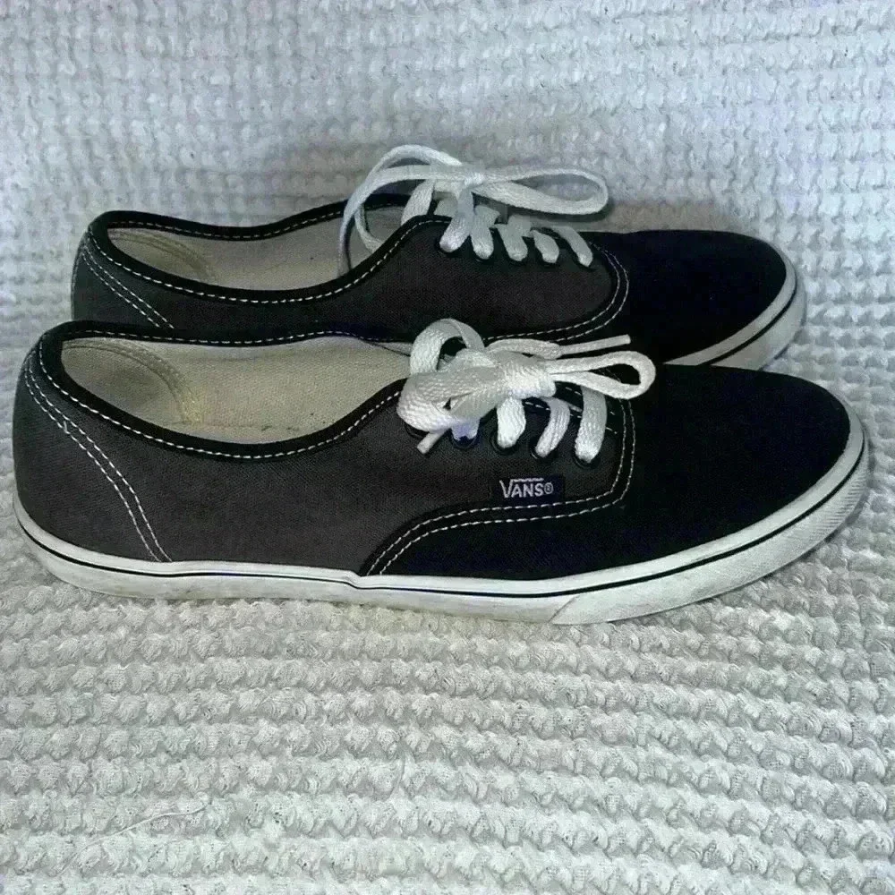Vans Unisex Canvas Sneakers